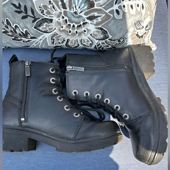 Harley Davidson woman’s riding black boots with zip up side/tie up middle. S:7.5 - Picture 10 of 12